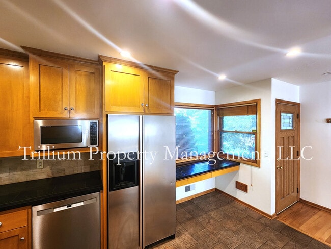 Building Photo - 405 SE 68th Ave