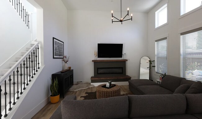 Building Photo - Beautiful Four Bedroom Three Bath Home Located in Granit Bay