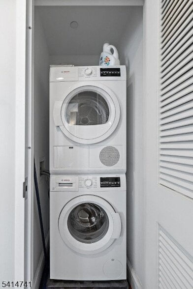 Building Photo - 8100 River Rd