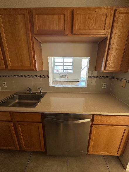 Building Photo - 2-21 Beach 80th St