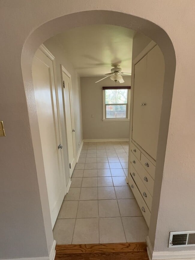 Building Photo - 3 Bed 2 Bath Cottage in Greeley