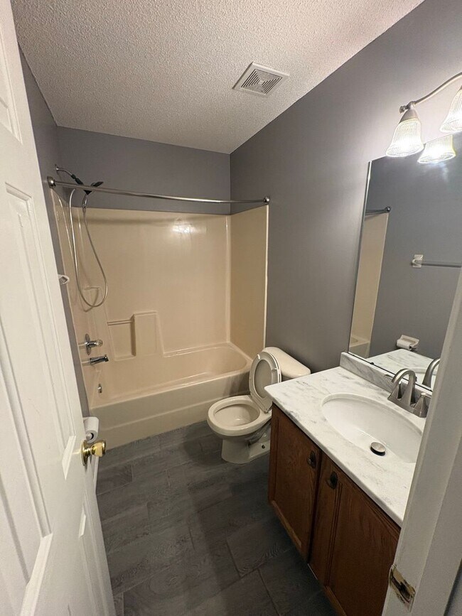 Building Photo - Spacious and well-maintained home located in the heart of Arlington!
