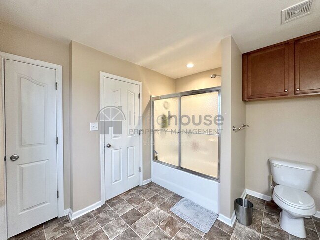 Building Photo - 4824 Kennebeck Ave