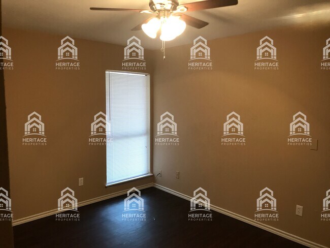 Building Photo - 2004 Newbury Dr