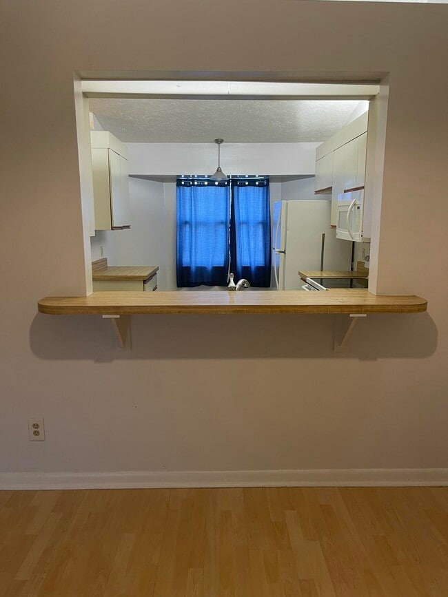 Building Photo - 4918 SE Salvatori Rd