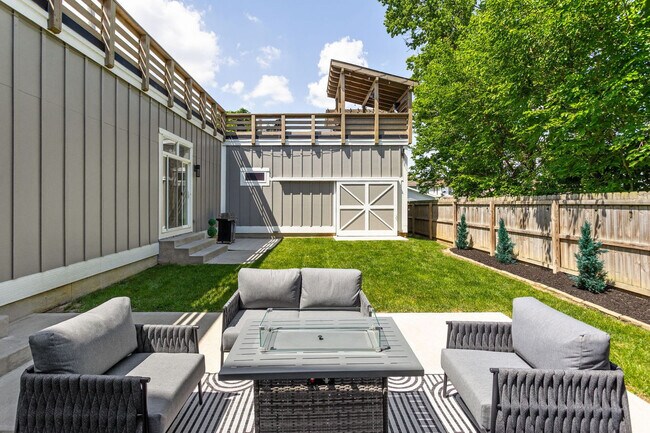 Building Photo - 1616 Pleasant St