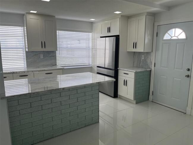 Building Photo - 98 Normandy Ln