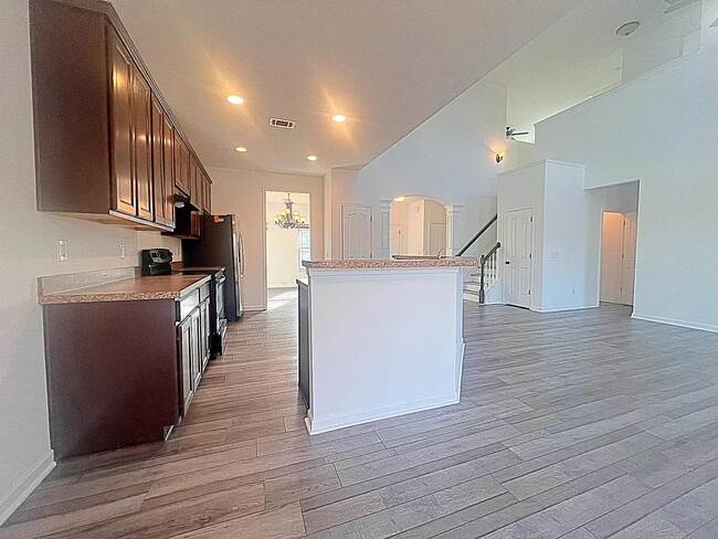 Building Photo - 301 Riverdale Rd