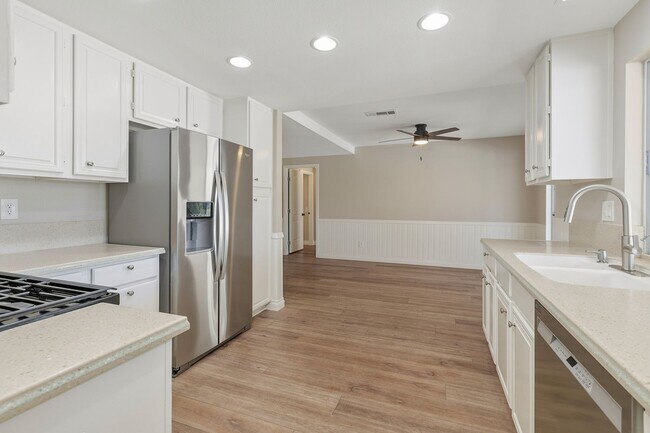 Building Photo - 42994 Agena St