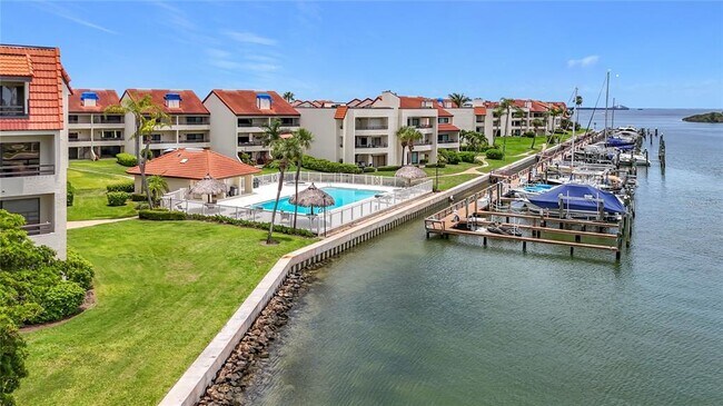 Building Photo - 106 1st St E