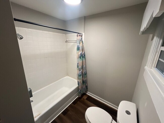 Building Photo - 2 Bedrooms, 1 Bathroom - House in South Rome!