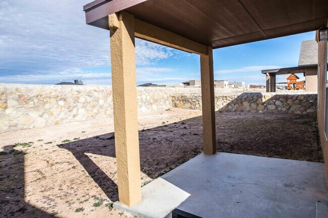 Building Photo - 2969 Pino Triste Dr