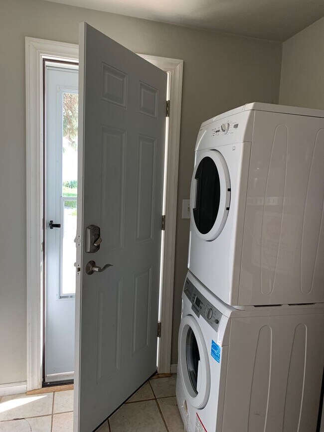 Building Photo - Cute 2 Bedroom Home in Perry District!