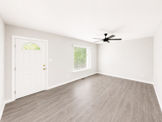 Building Photo - Renovated Candler Rental!