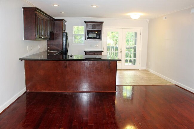 Building Photo - 8277 Kingsbrook Rd