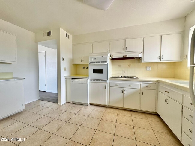 Building Photo - 11013 N 110th Dr