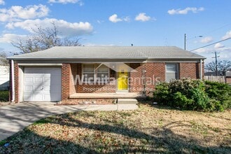 Building Photo - Move-In ready 2 bed/ 1bath + 1 car garage