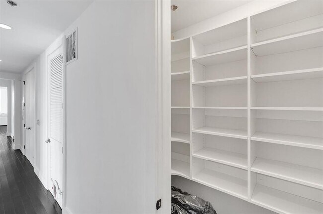 Building Photo - 2233 Peachtree Rd NE