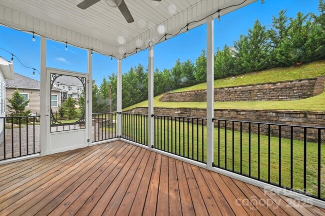 Building Photo - 425 Cassia Ct