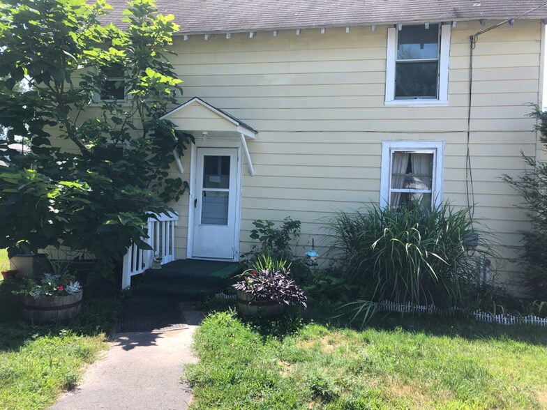 Building Photo - 1273 Queen St