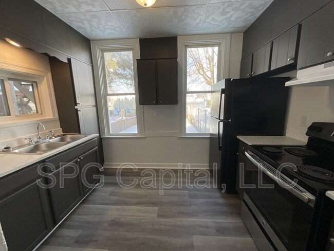 Building Photo - 1433 Monroe St