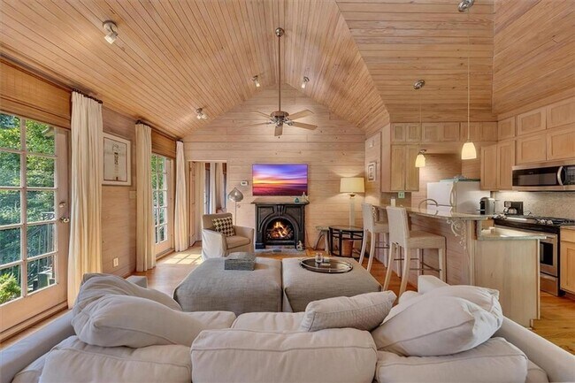 Building Photo - 2538 Parkside Dr NE