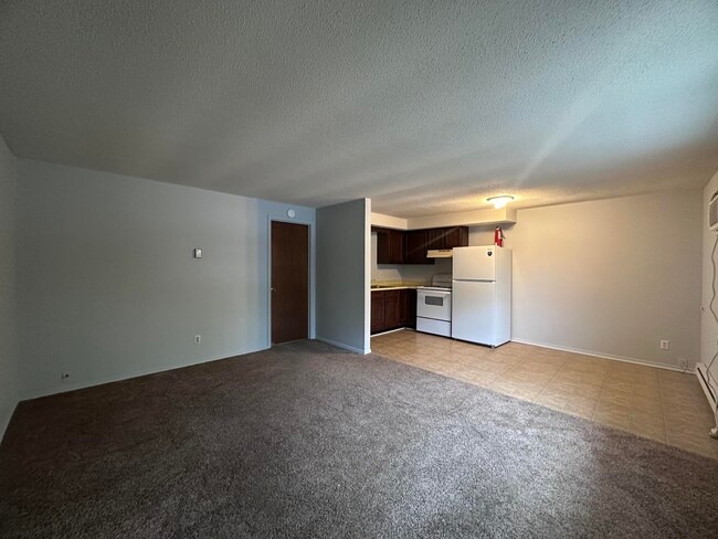 Building Photo - 408-4 Main-W