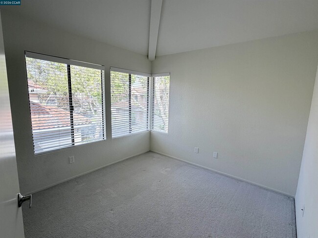 Building Photo - 801 Lakemont Pl