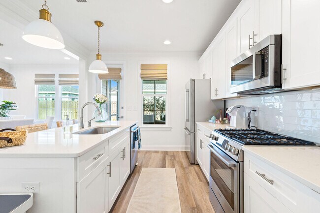 Building Photo - 84 Roundwood Dr