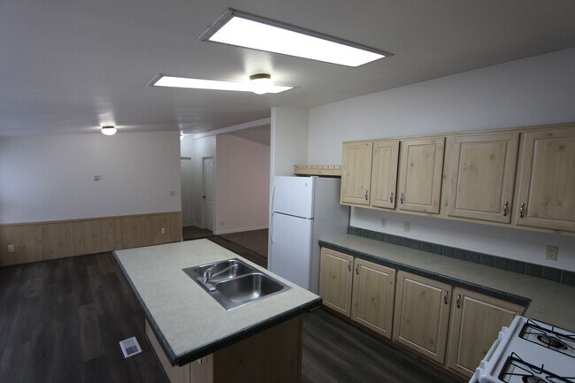 Building Photo - ** LEASE PENDING Parkside 3-Bedroom Home in Railroad Springs | Updated Interior | 2-Car Garage