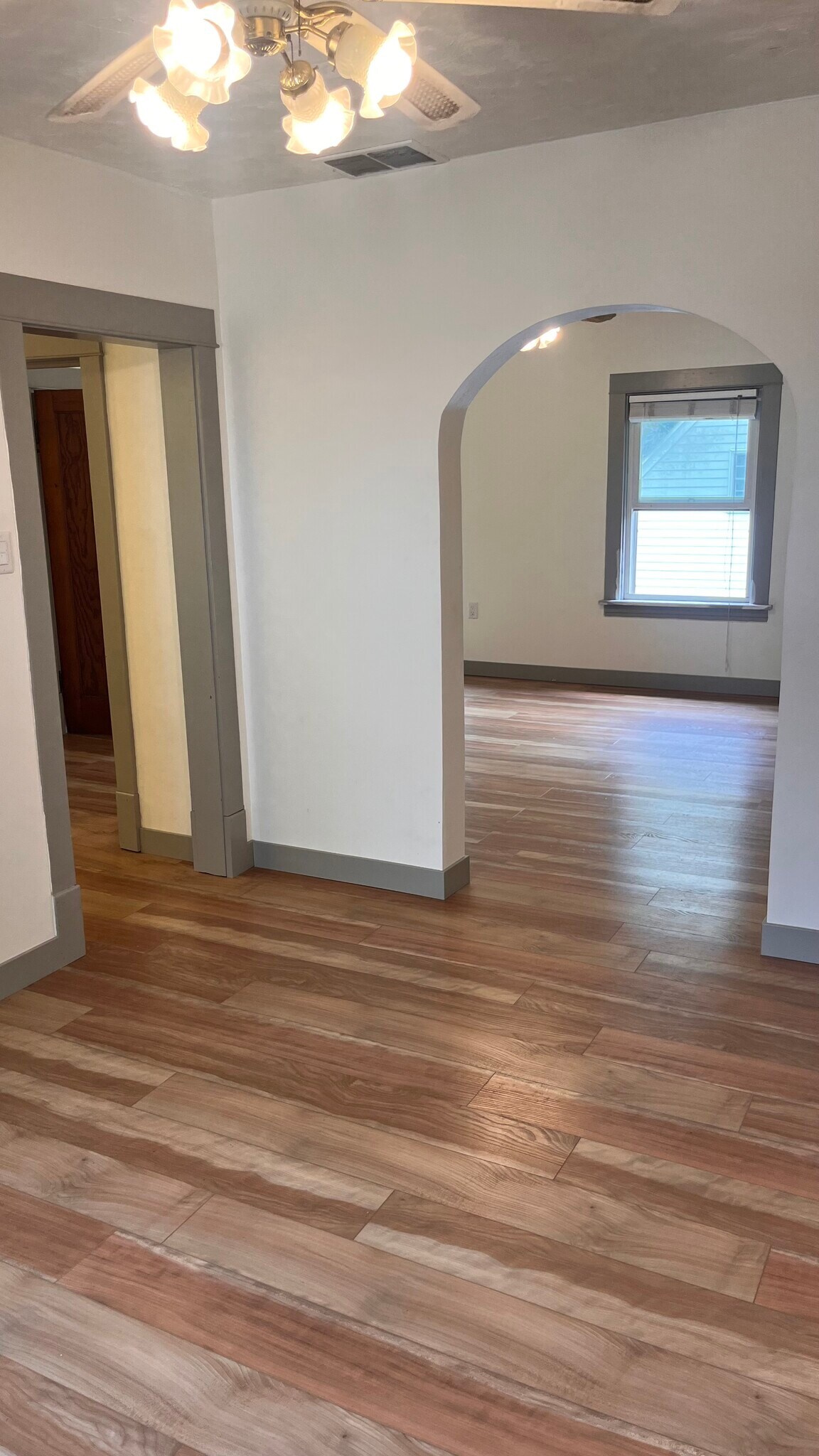 Building Photo - 7204 Elmwood Ave