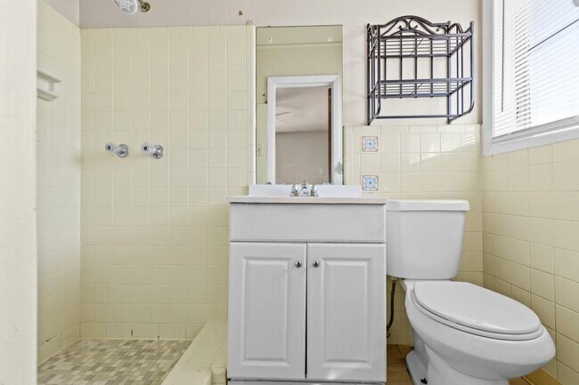 Building Photo - 4010 Emerald Lake Dr