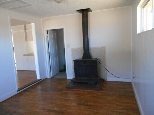 Building Photo - 3/1 Brick home on corner lot in Shallowater