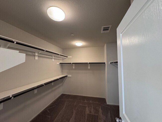 Building Photo - Large Newer Home - 4 Bedroom / 3 1/2 Bath