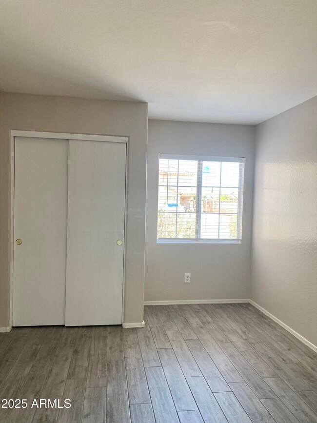 Building Photo - 11911 W Dahlia Dr