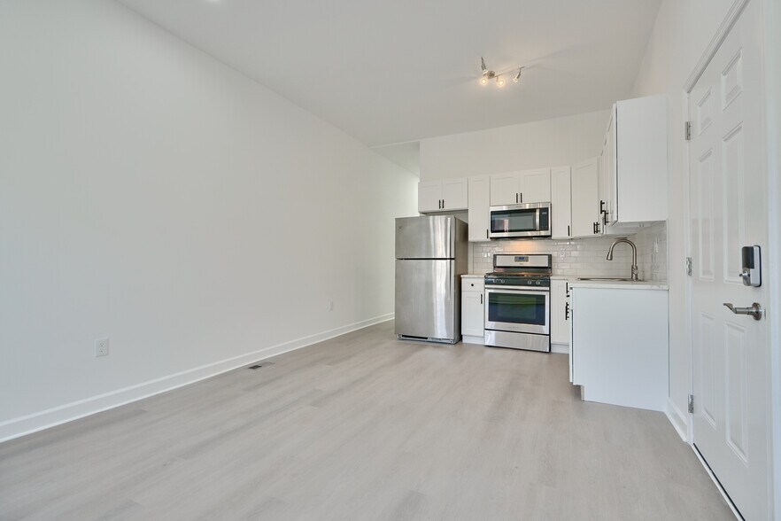 Building Photo - 1931 McCulloh St