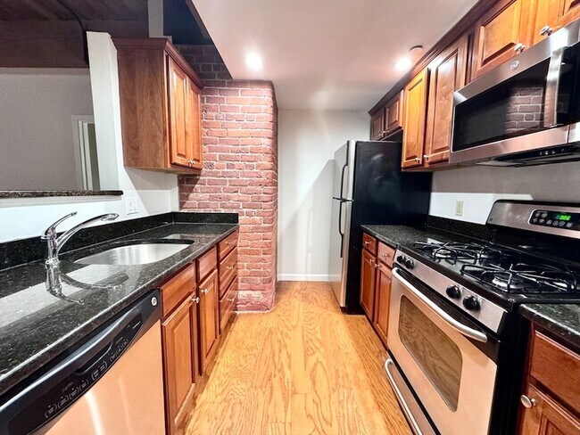 Building Photo - 4 Bishop St