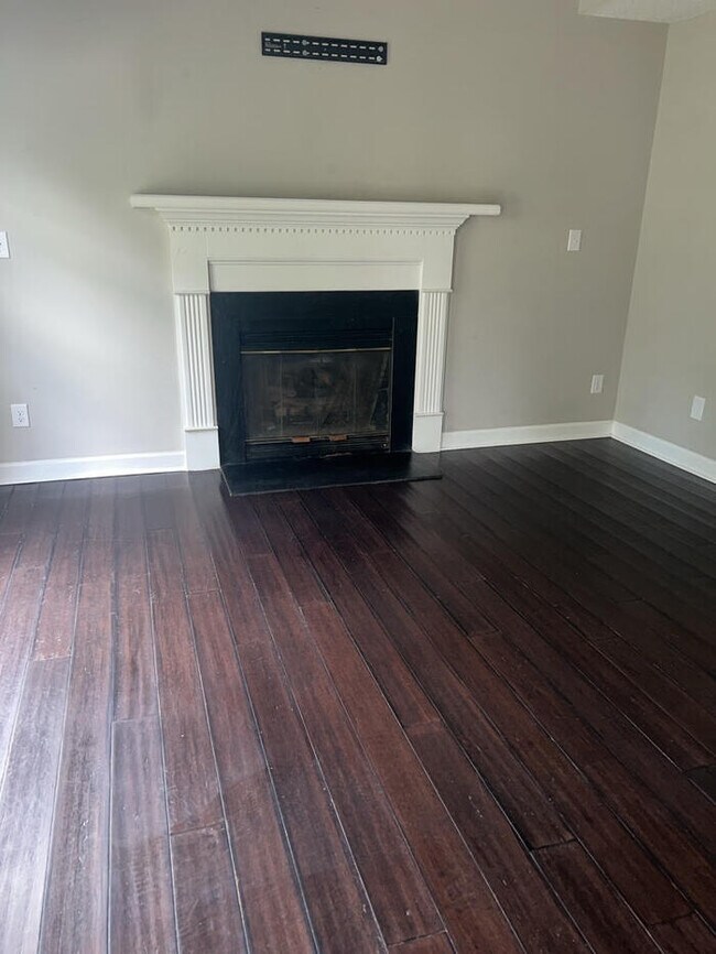 Building Photo - Charming Updated Home in Hedingham with 1s...