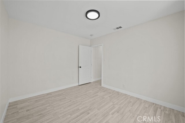 Building Photo - 10423 McClemont Ave