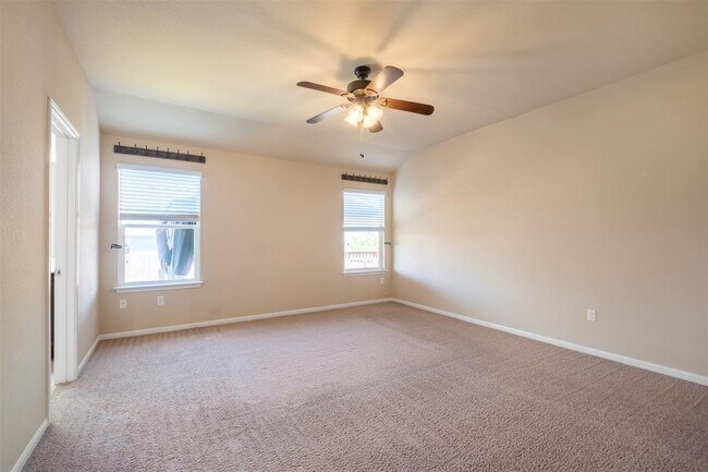 Building Photo - 118 Leona River Trl