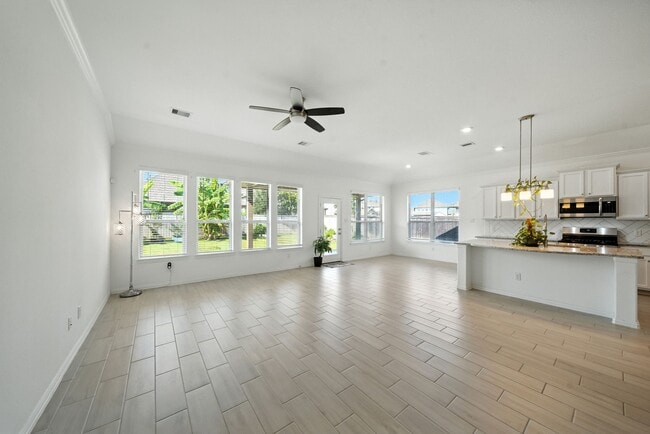 Building Photo - 15011 Old Horseshoe Lake Dr