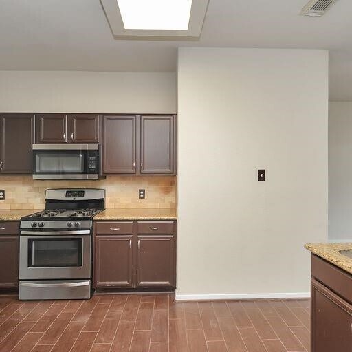 Building Photo - 2723 Oak Ridge Park Dr