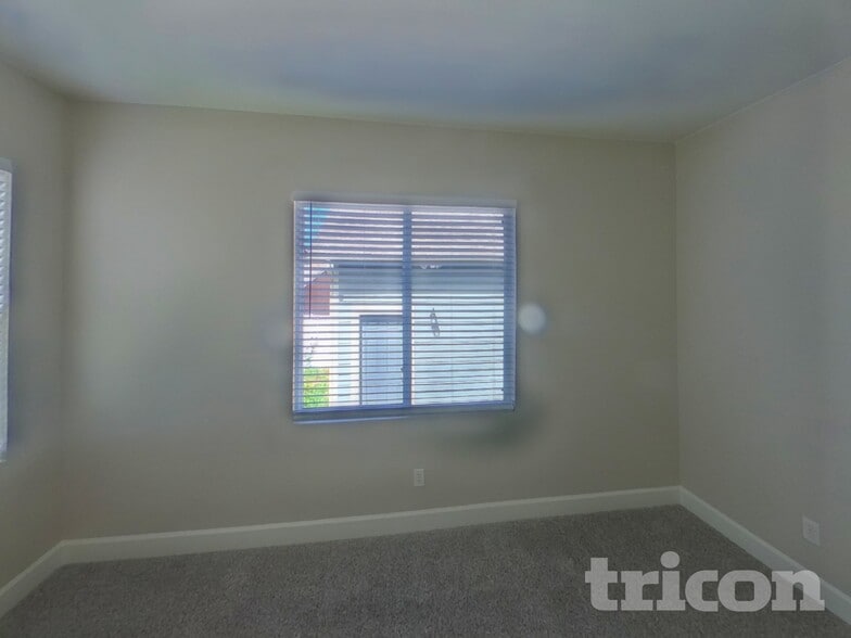 Building Photo - 2290 St Claire Dr