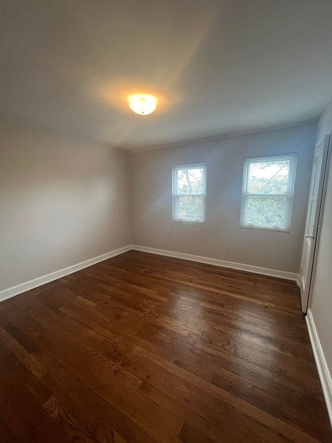 Building Photo - 409 Laverne Ave