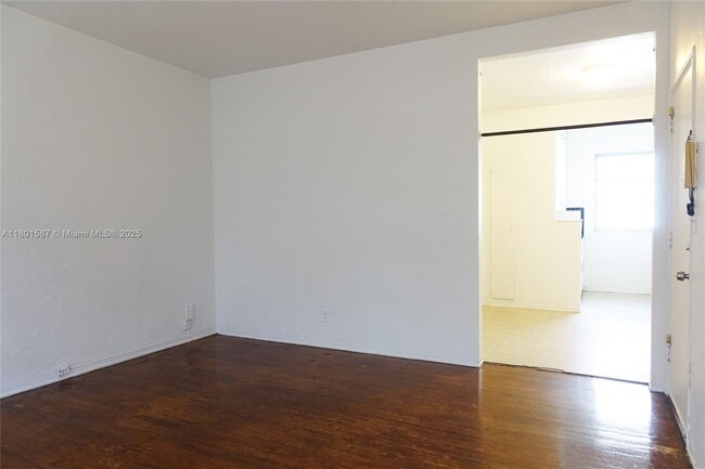 Building Photo - 905 16th St