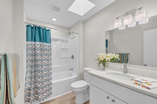 Hall Bathroom - 6 Sundance Pl