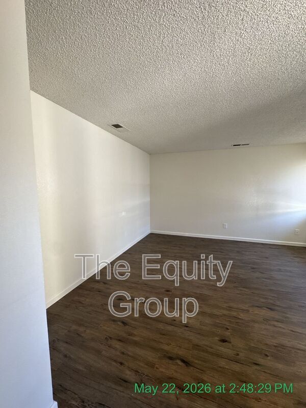 Building Photo - 150 S Peppertree St