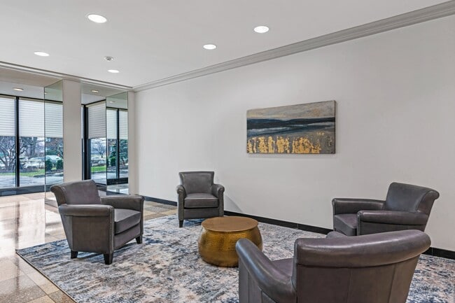 Building Photo - 2000 Linwood Ave