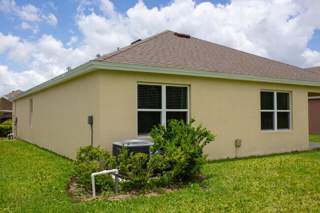Building Photo - 2716 Granville Mnr SW