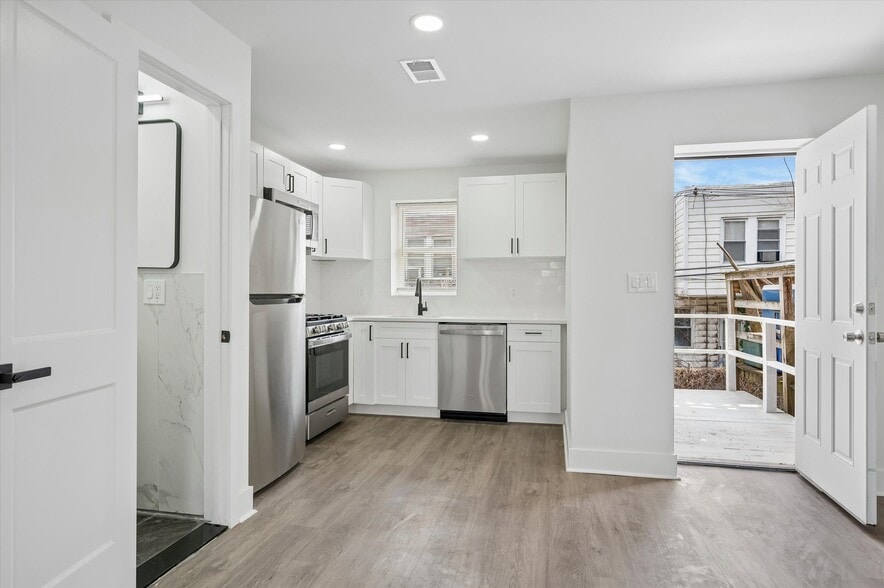 Building Photo - 5815 N 21st St